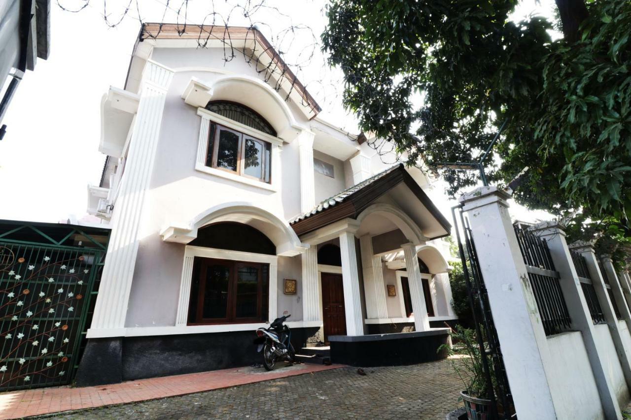 แบ็กแพก ชาเรียะฮ์ เจมปากา ปูติฮ์ บารัต Hostel จาการ์ตา ภายนอก รูปภาพ